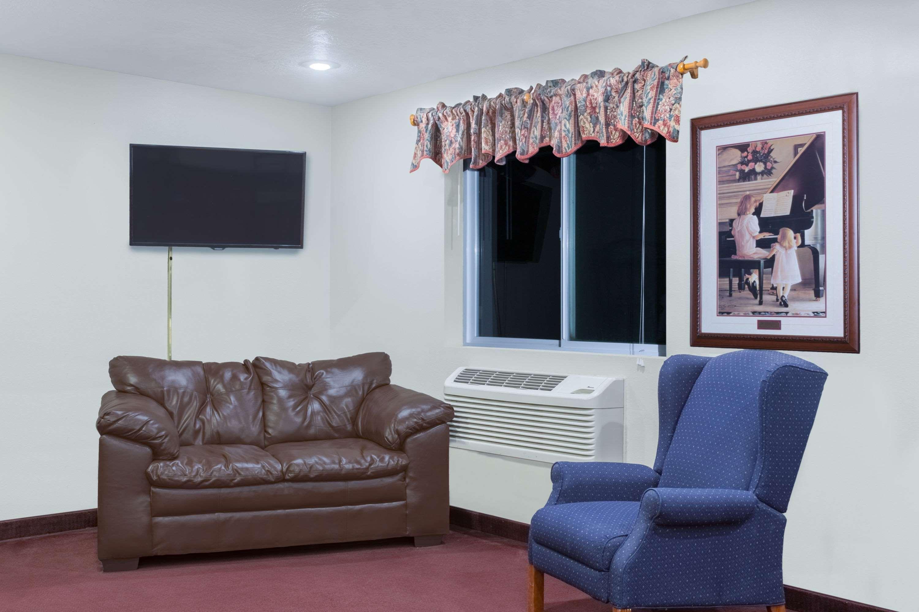 Super 8 By Wyndham Super 8 Blackfoot Ngoại thất bức ảnh